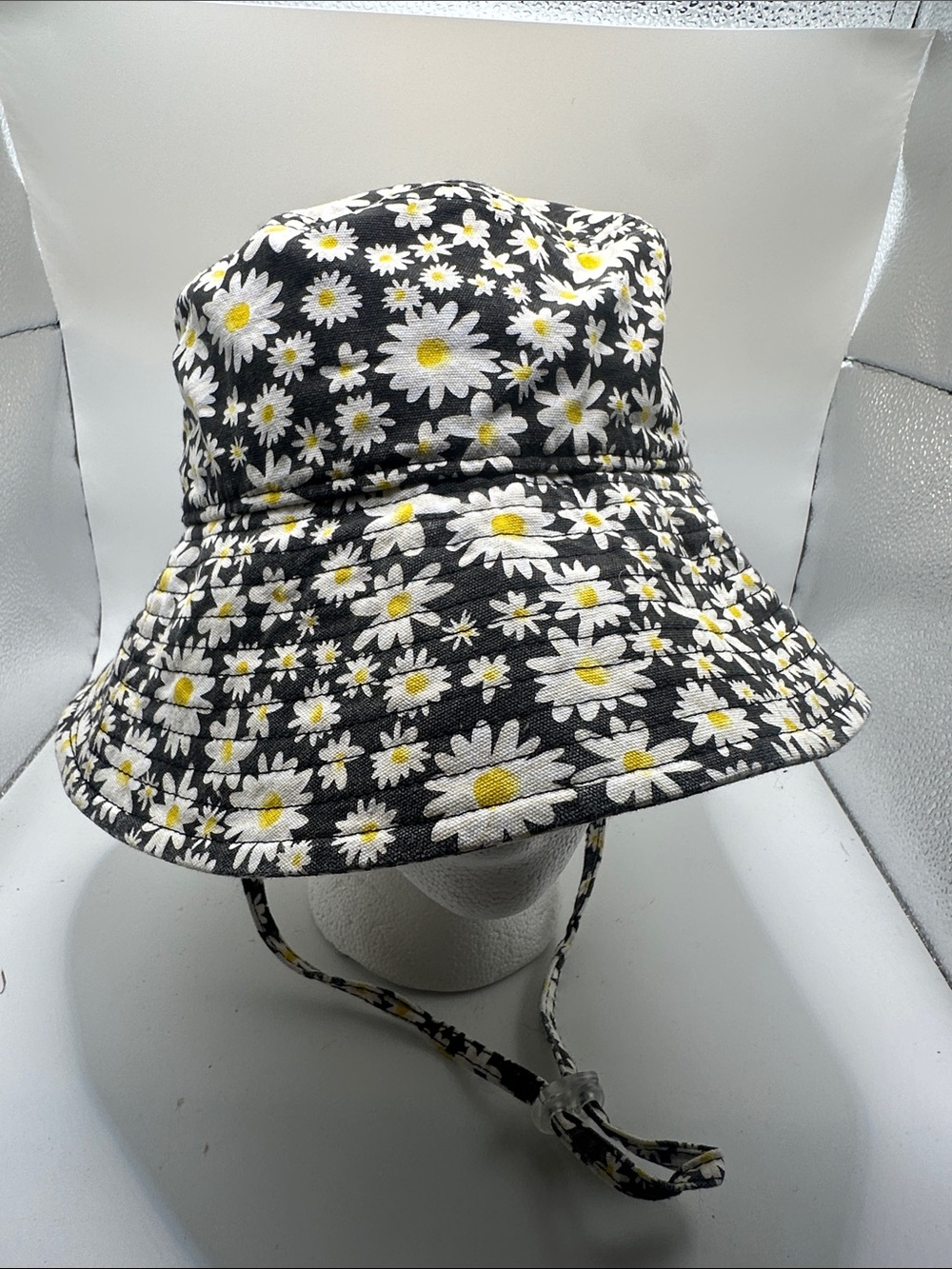 Millymook Black Daisy Bucket Hat with Chin Strap
